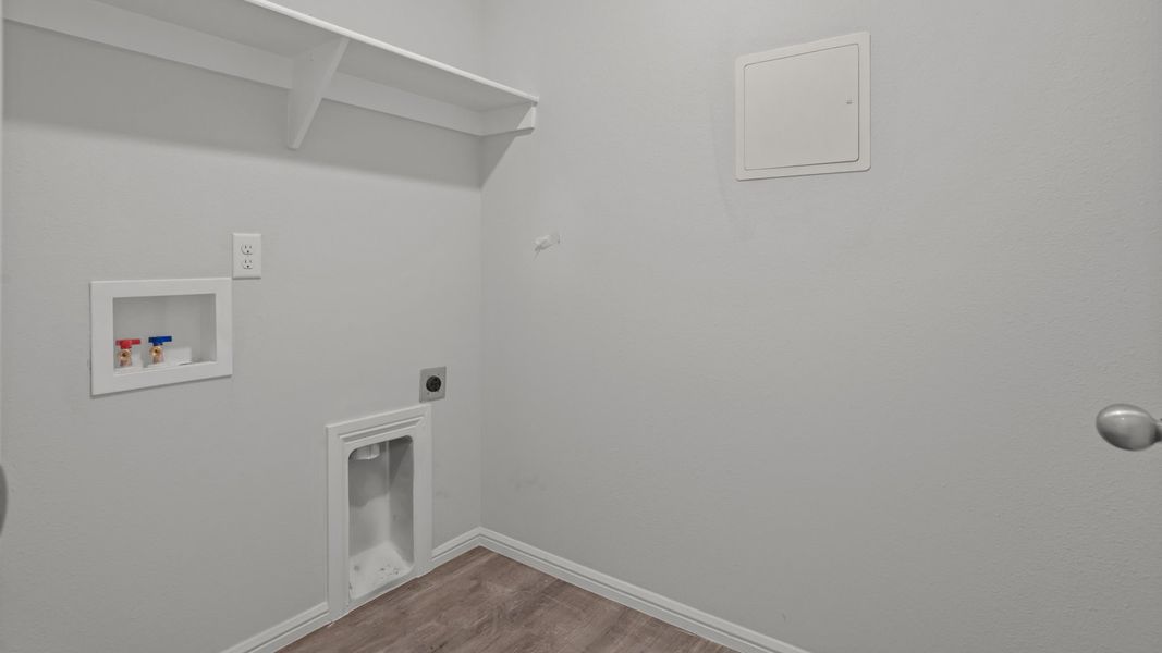 Representative furnished interior of a home built from the ZAVALLA by D.R. Horton in Faculty Row, Abilene (Image 13).