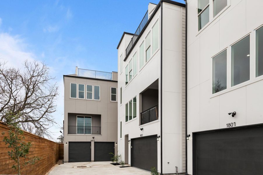 Image 4 of a home in . Image 4 of a home in .