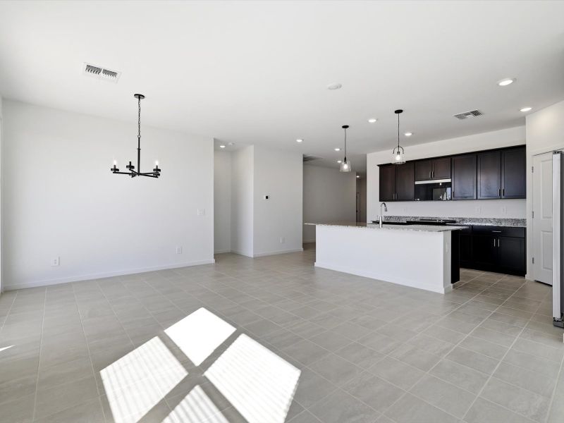 Spacious, unfurnished interior of a new home in Wildera, San Tan Valley (Image 6).