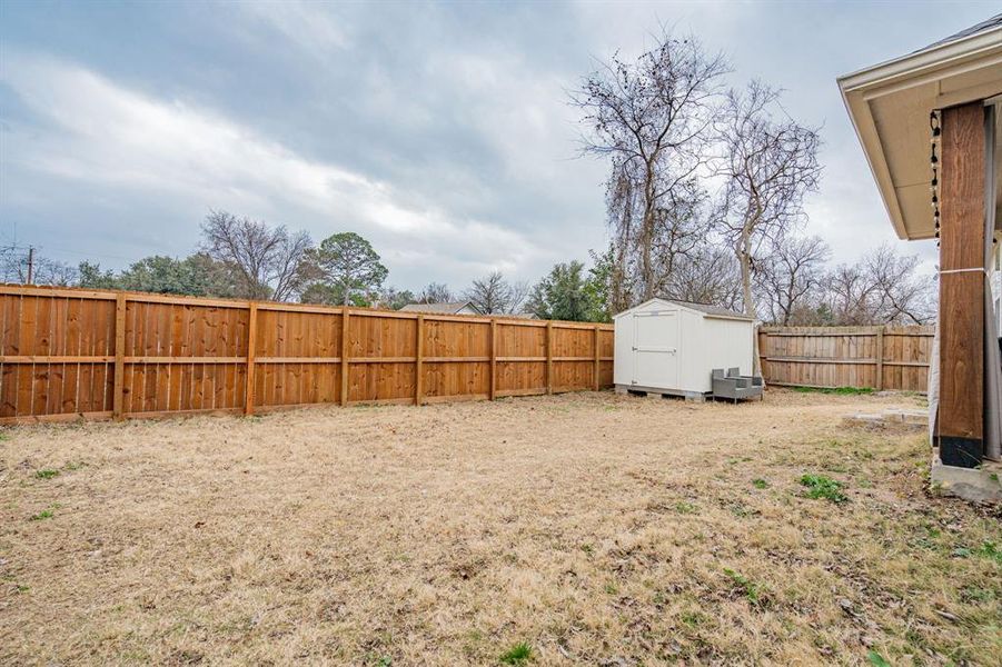 Exterior details and patio area of a home in , Dallas (Image 3).