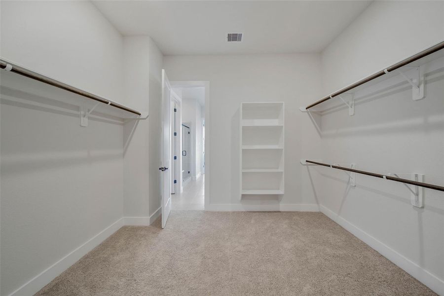 Spacious, unfurnished interior of a new home in Magnolia Bend, Rosharon (Image 23).
