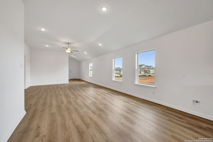 Spacious, unfurnished interior of a new home in Park Place, New Braunfels (Image 14).