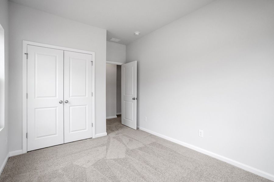 Spacious, unfurnished interior of a new home in Georgias Landing, Raleigh (Image 27).