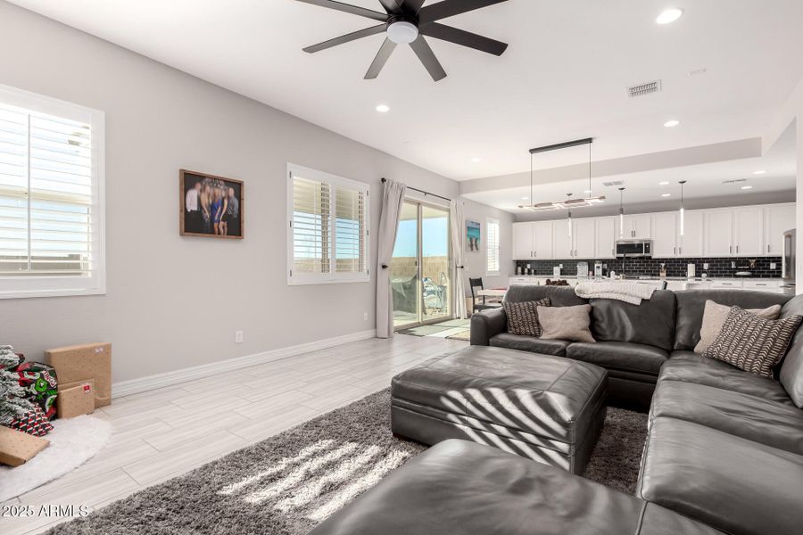 12 - Mariposa Grande 14045