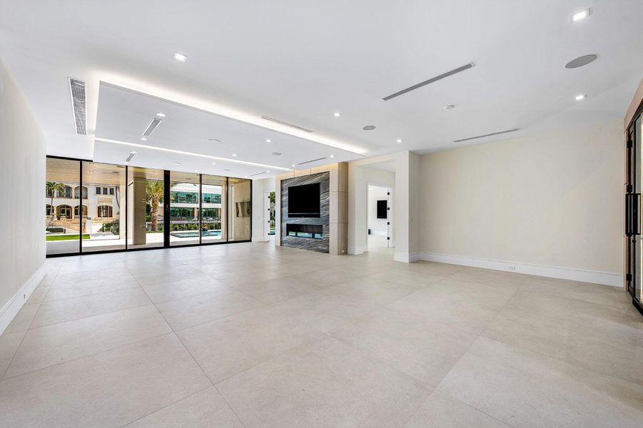 Spacious, unfurnished interior of a new home in , Boca Raton (Image 62).