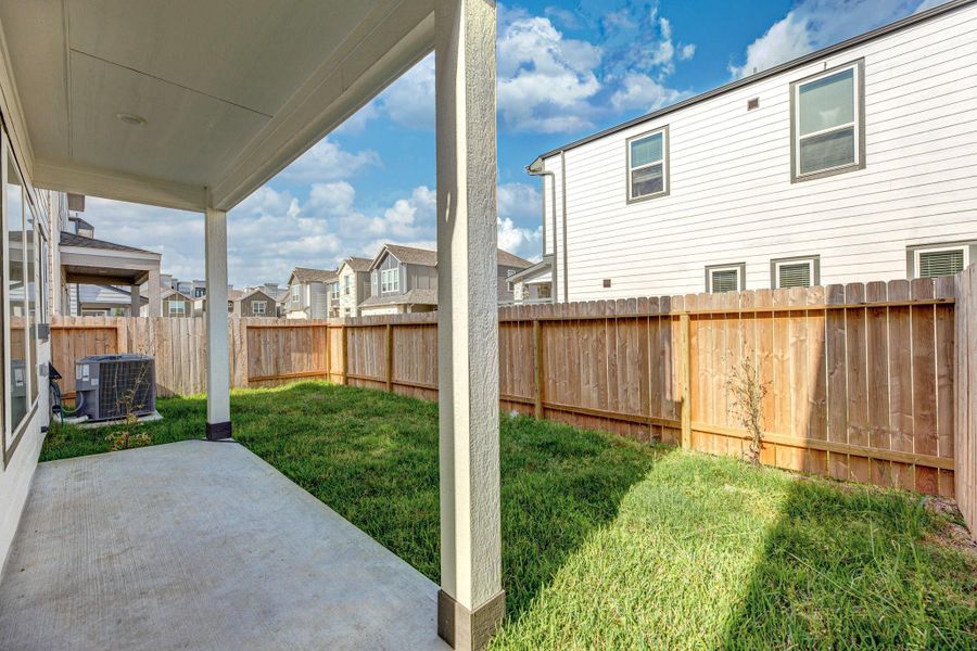 Exterior details and patio area of a home in Dunvale Village - Patio Home Collection, Houston (Image 15).
