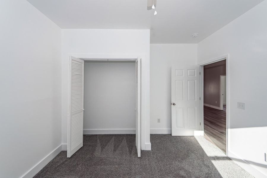 Spacious, unfurnished interior of a new home in , Goose Creek (Image 28).