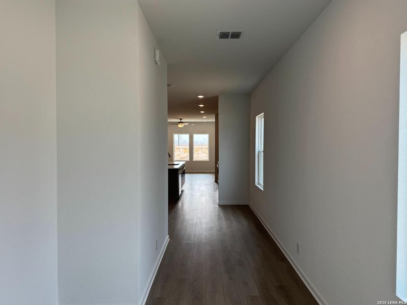 Spacious, unfurnished interior of a new home in Hennersby Hollow, San Antonio (Image 15).