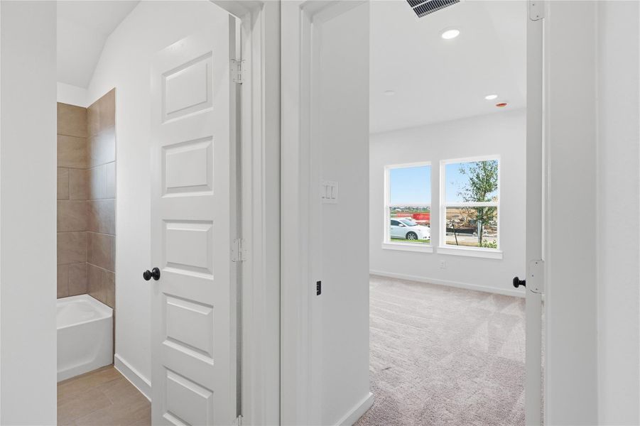 Spacious, unfurnished interior of a new home in Foxtail Palms, Manvel (Image 16). Spacious, unfurnished interior of a new home in Foxtail Palms, Manvel (Image 16).
