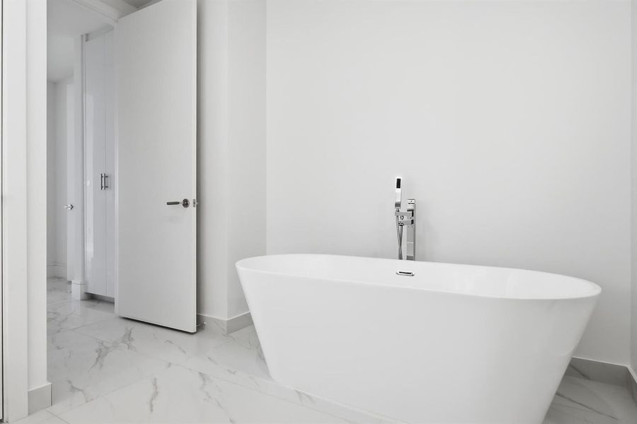 220-LAKESHORE-DRIVE-804-33403-014 220-LAKESHORE-DRIVE-804-33403-014