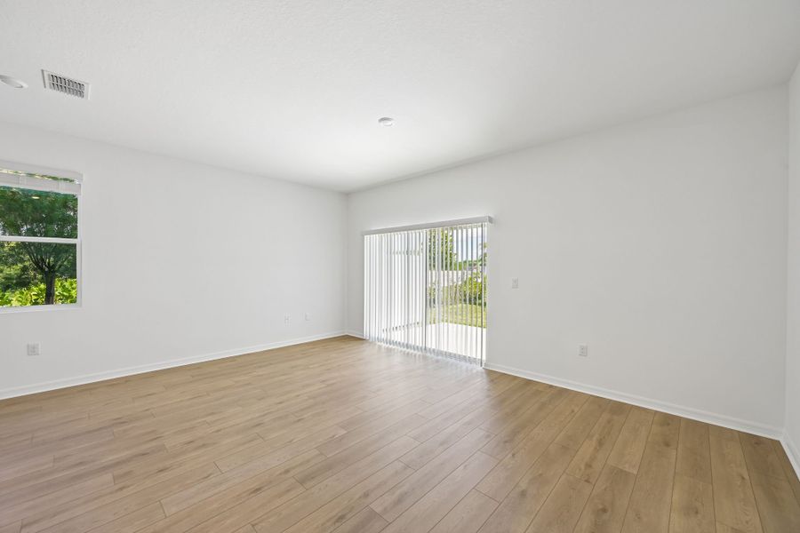 Spacious, unfurnished interior of a new home in The Towns at Tiburon, Nokomis (Image 9).