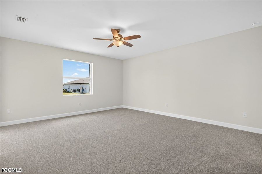 Spacious, unfurnished interior of a new home in Cape Coral, Cape Coral (Image 23).