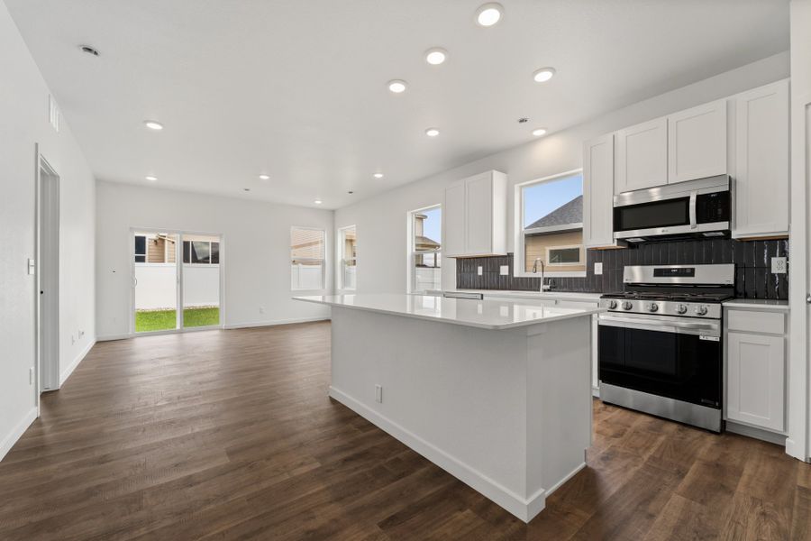 507 85th Ave. Ct.: Kitchen/Living Room