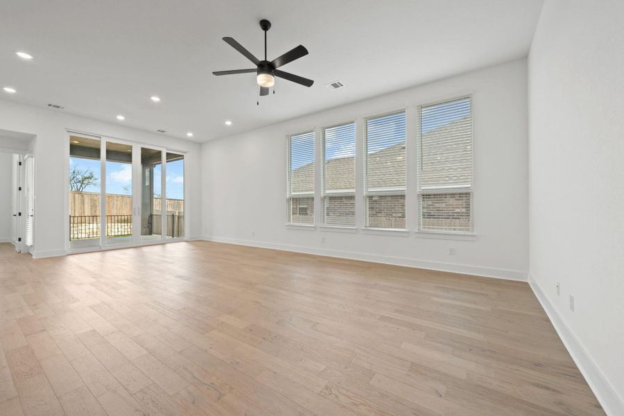 Spacious, unfurnished interior of a new home in Crosswinds, Kyle (Image 13).