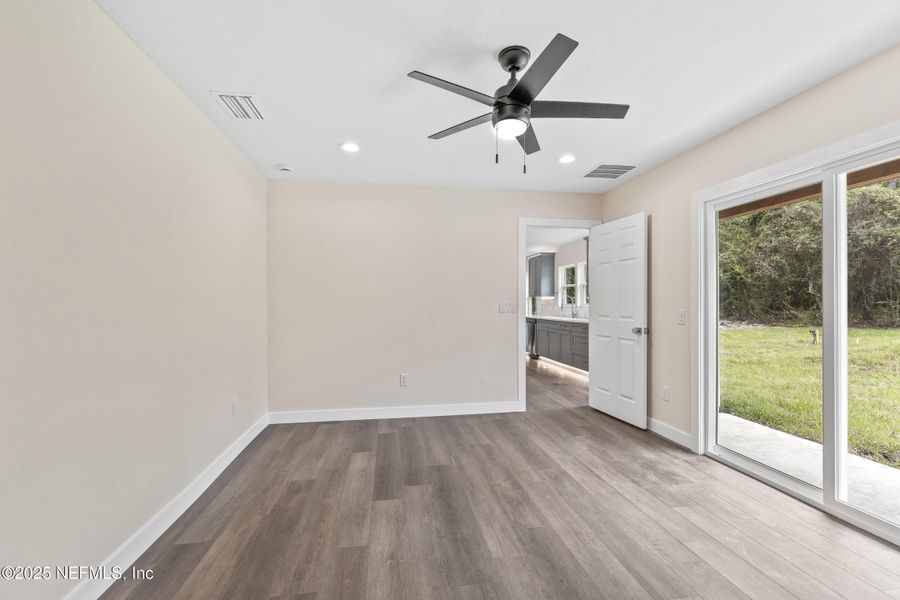 Spacious, unfurnished interior of a new home in , Georgetown (Image 14).