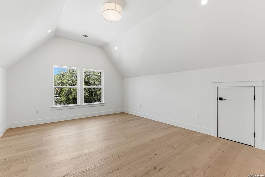Spacious, unfurnished interior of a new home in , San Antonio (Image 23).