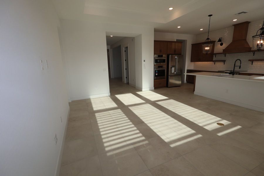 Spacious, unfurnished interior of a new home in Edgewood, San Tan Valley (Image 13).