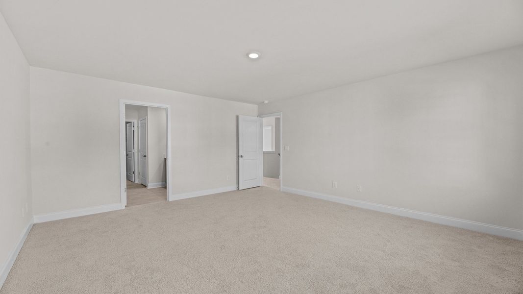 Spacious, unfurnished interior of a new home in Tyler - Home on the Lake, New Bern (Image 18). Spacious, unfurnished interior of a new home in Tyler - Home on the Lake, New Bern (Image 18).