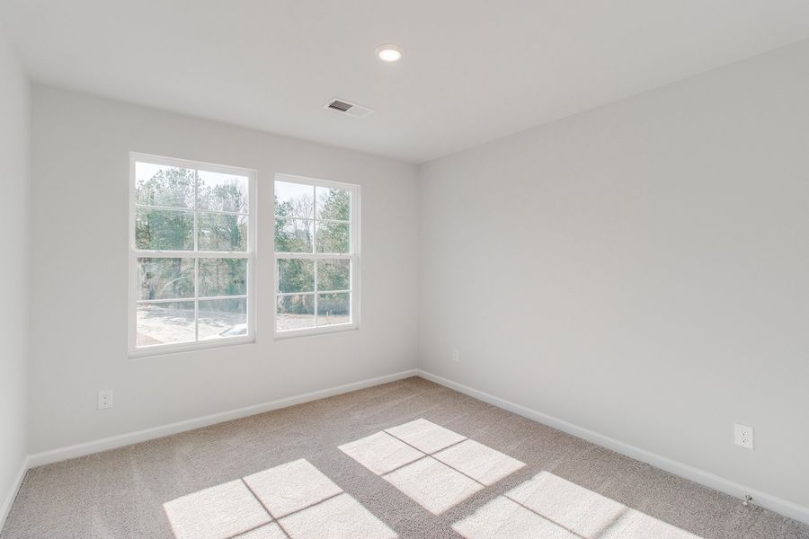 Spacious, unfurnished interior of a new home in Bluefield, Lexington (Image 28).