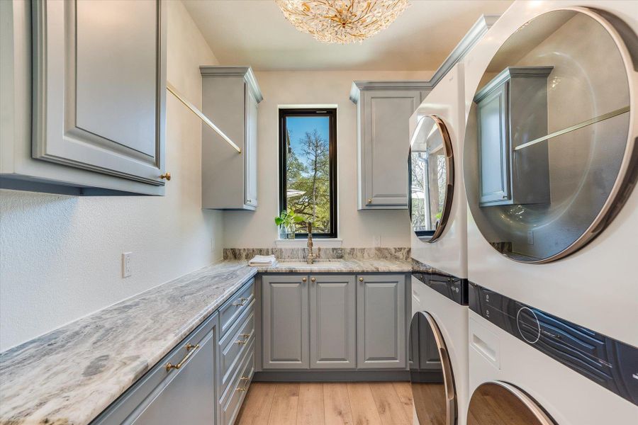 Furnished interior view inside a new home in , Wimberley (Image 20).