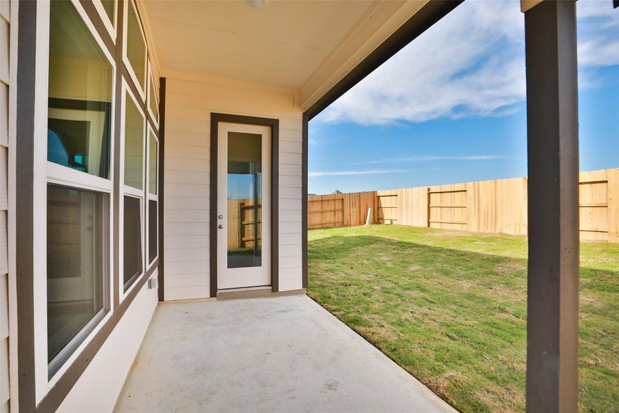 Exterior details and patio area of a home in Oakwood Estates, Waller (Image 3).