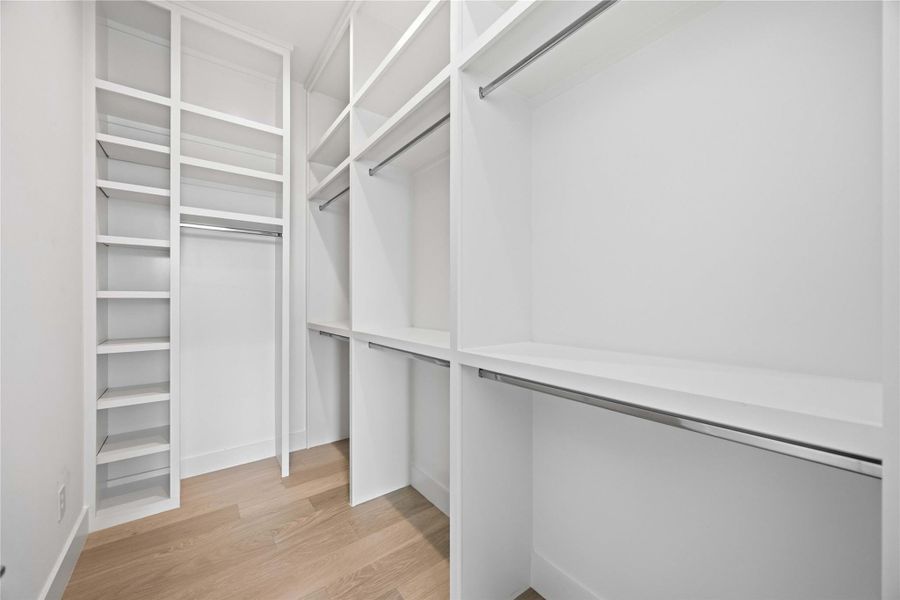 Spacious, unfurnished interior of a new home in , Houston (Image 19).