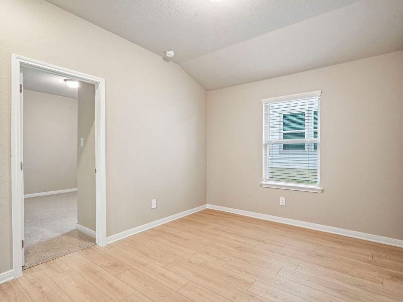 Spacious, unfurnished interior of a new home in Royal Crest, San Antonio (Image 24).