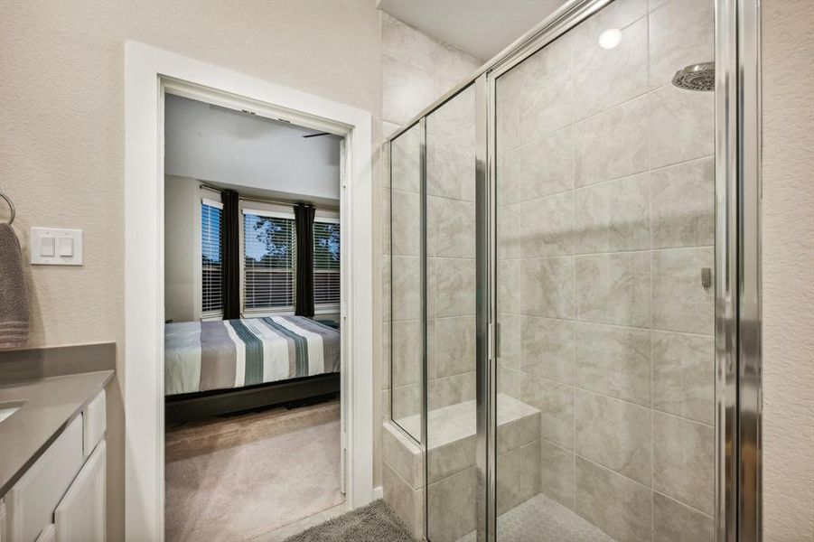 Large shower with bench.