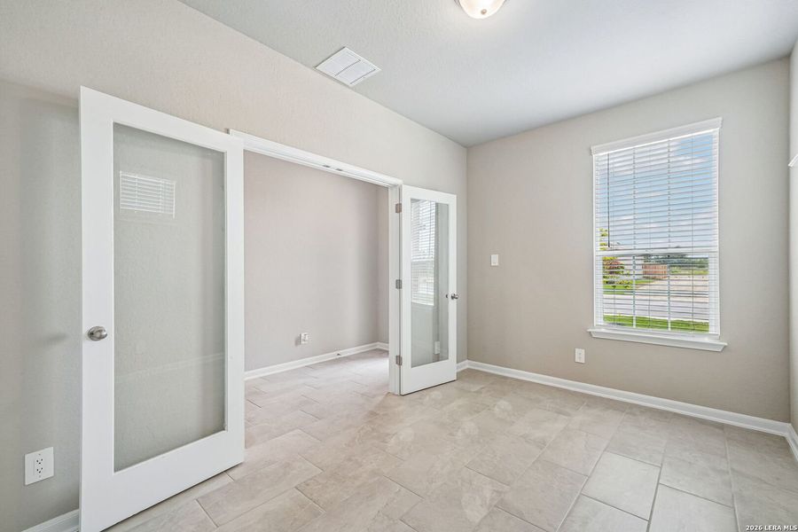 Spacious, unfurnished interior of a new home in Thomas Pond, San Antonio (Image 27). Spacious, unfurnished interior of a new home in Thomas Pond, San Antonio (Image 27).