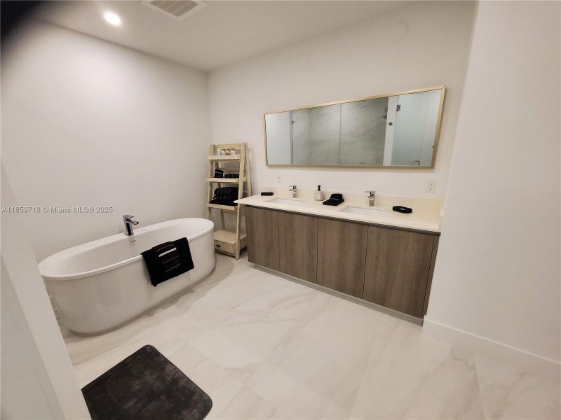 Furnished interior view inside a new home in , Sunny Isles Beach (Image 4).