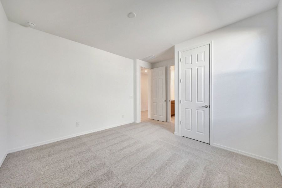 Spacious, unfurnished interior of a new home in Tierra Vistoso, Surprise (Image 15).