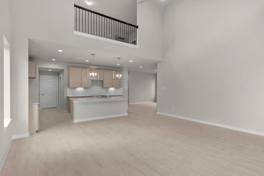 Spacious, unfurnished interior of a new home in Huntington Place, Rosharon (Image 25).