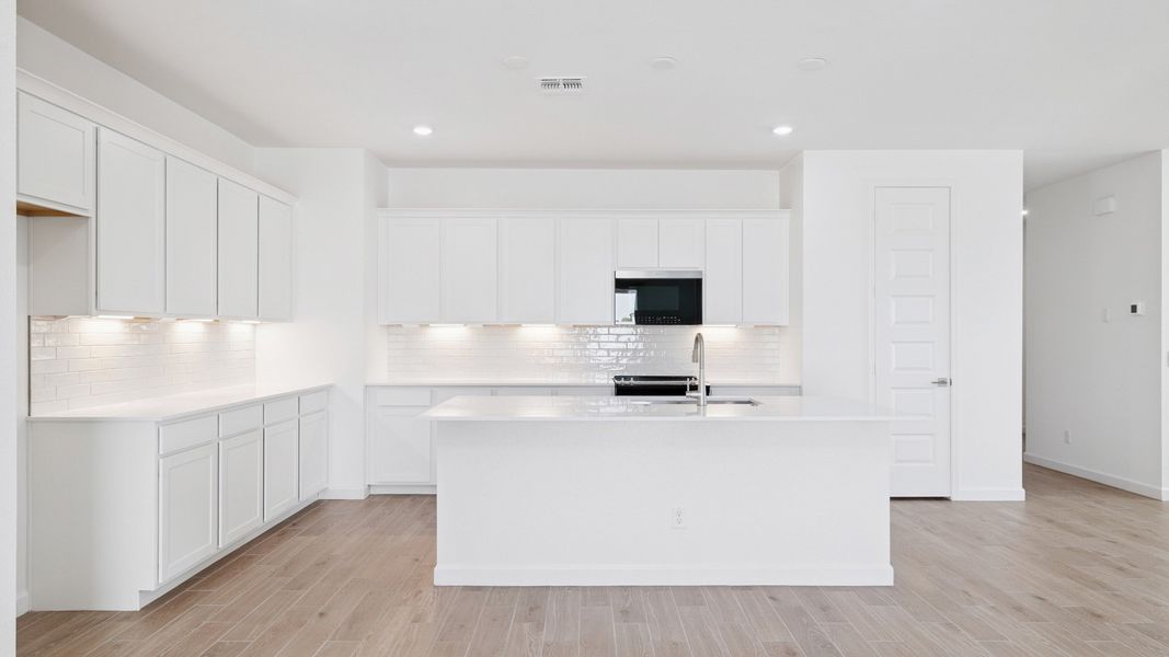 Representative furnished interior of a home built from the Apache by D.R. Horton in Zanjero Pass, Glendale (Image 6).