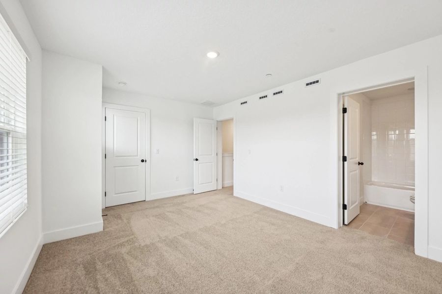 Spacious, unfurnished interior of a new home in Parkview at Hamlin, Winter Garden (Image 26).