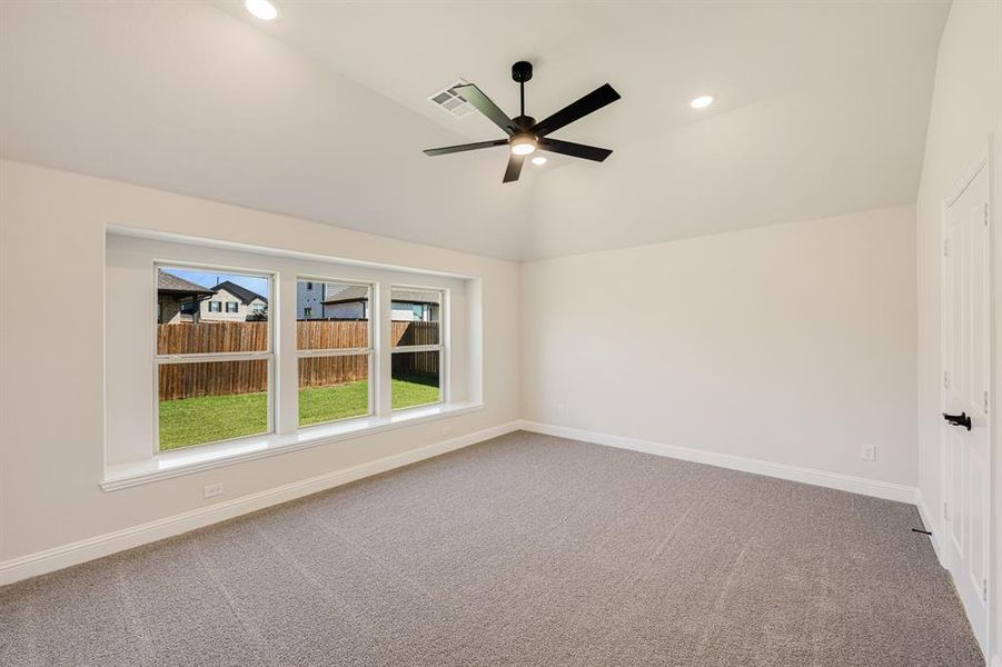 Spacious, unfurnished interior of a new home in Sable Creek, Sanger (Image 29).