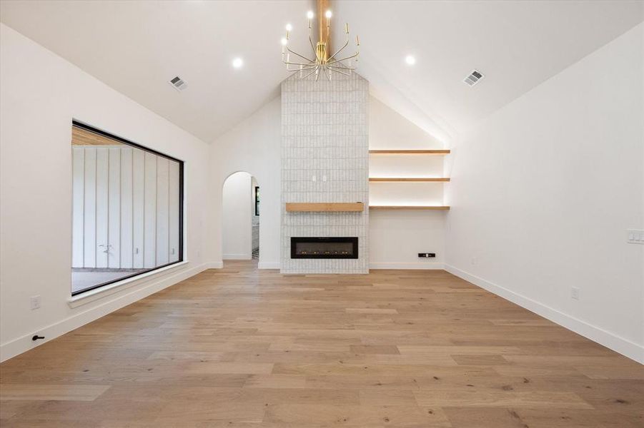 Spacious, unfurnished interior of a new home in , Corsicana (Image 33).