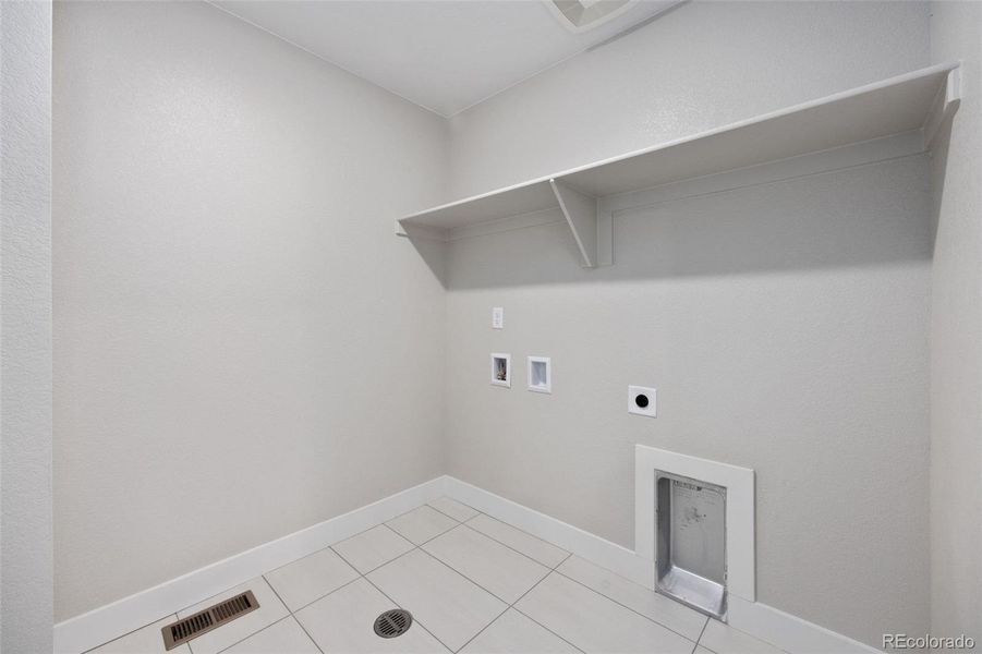 Spacious, unfurnished interior of a new home in Trailside on Harmony, Timnath (Image 21).