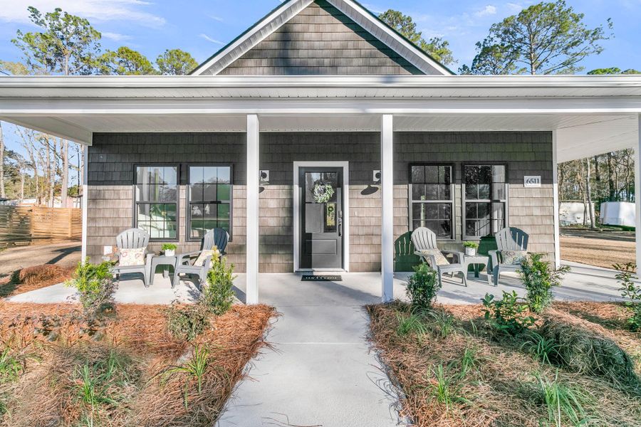 Exterior details and patio area of a home in , Hollywood (Image 3).