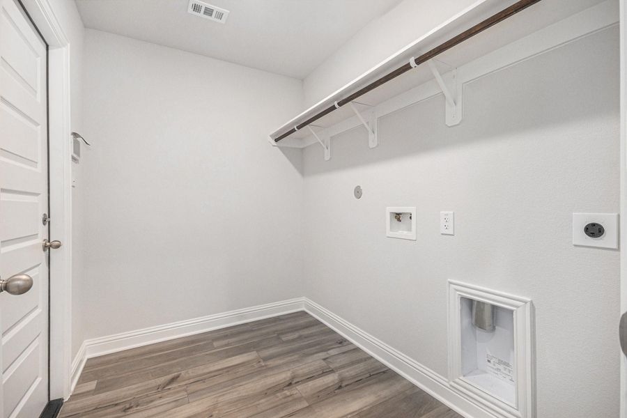 Spacious, unfurnished interior of a new home in Lago Mar, La Marque (Image 7). Spacious, unfurnished interior of a new home in Lago Mar, La Marque (Image 7).