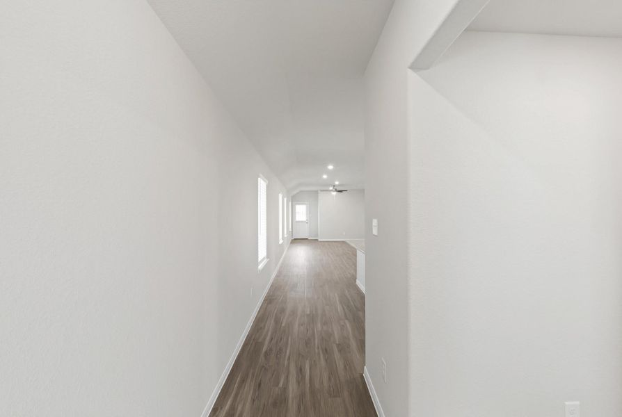 Spacious, unfurnished interior of a new home in Bammel Oaks, Houston (Image 9).