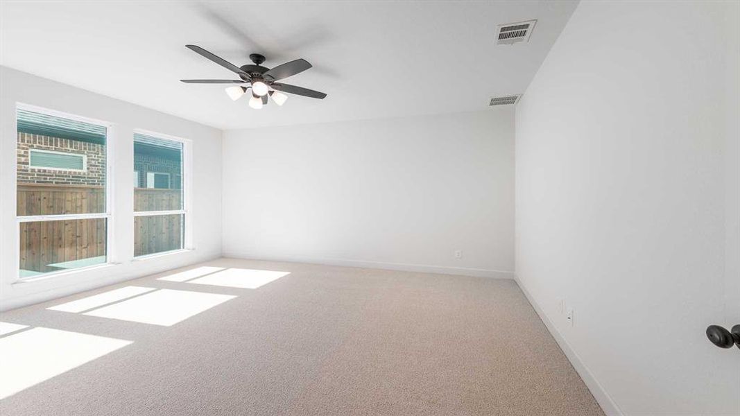 Spacious, unfurnished interior of a new home in The Parks At Wilson Creek 40', Celina (Image 17).