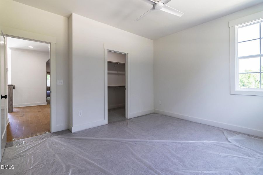 300_MEADOW_WALK_DR_INTERIOR_65