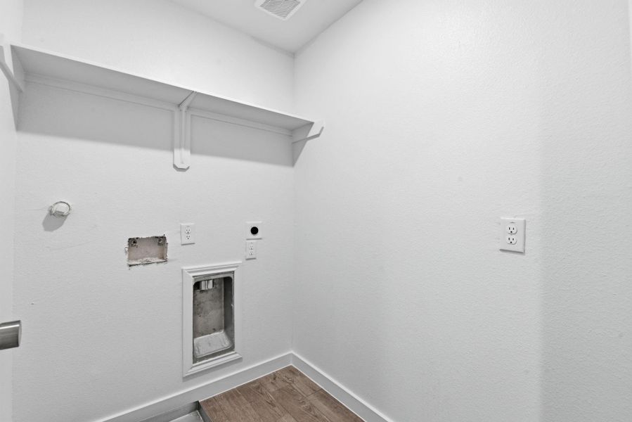 Spacious, unfurnished interior of a new home in , Fresno (Image 49).