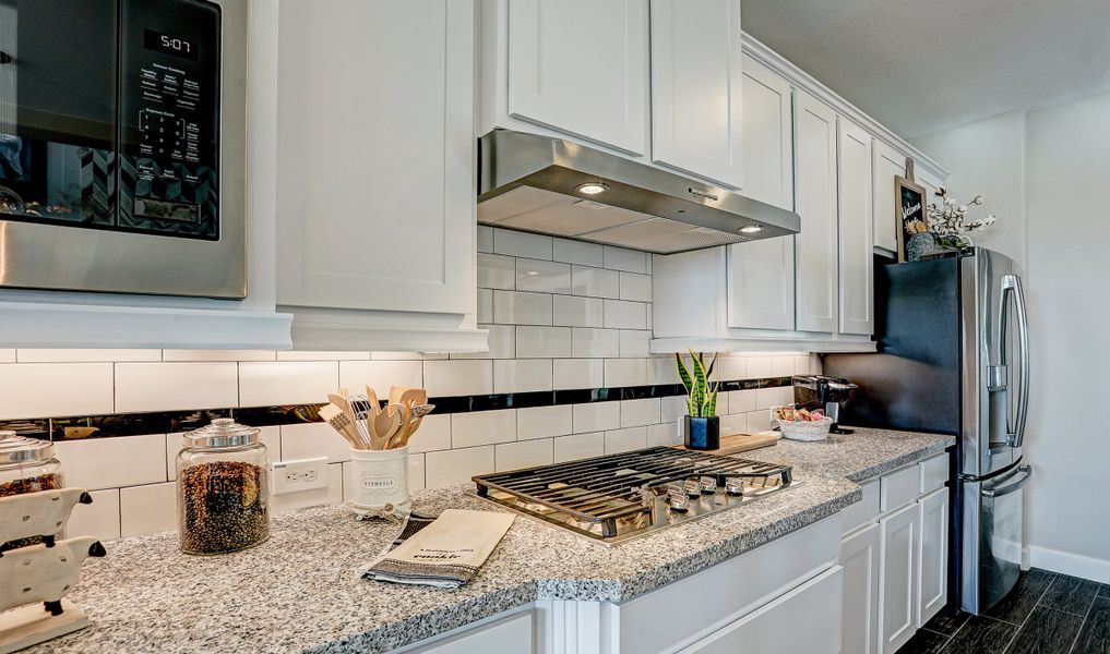 Decorative backplash in kitchen