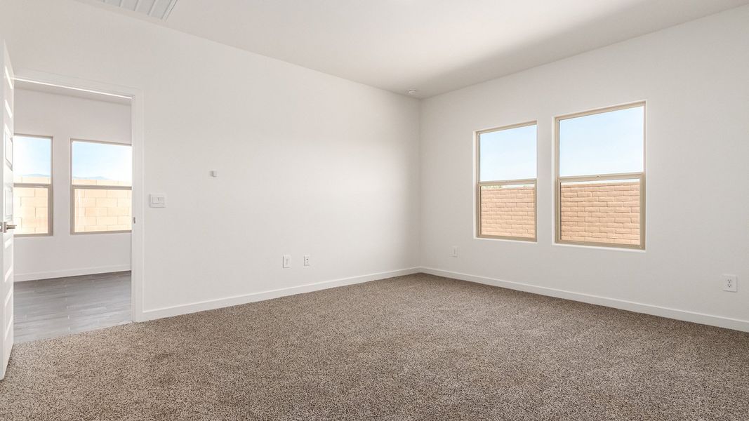 Spacious, unfurnished interior of a new home in Barnett Village, Marana (Image 18).