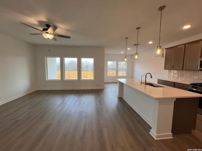 Spacious, unfurnished interior of a new home in Nopal Valley, San Antonio (Image 21).