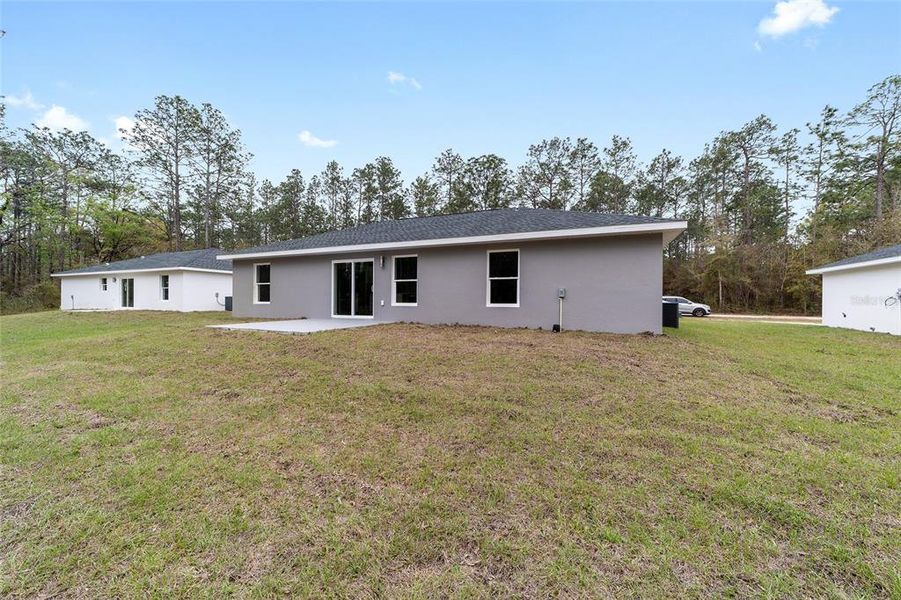 Exterior details and patio area of a home in , Dunnellon (Image 17).