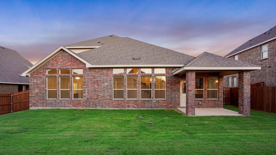 Representative exterior details of a home built from the Valley Spring by D.R. Horton in Eden Ranch, Arlington (Image 24).