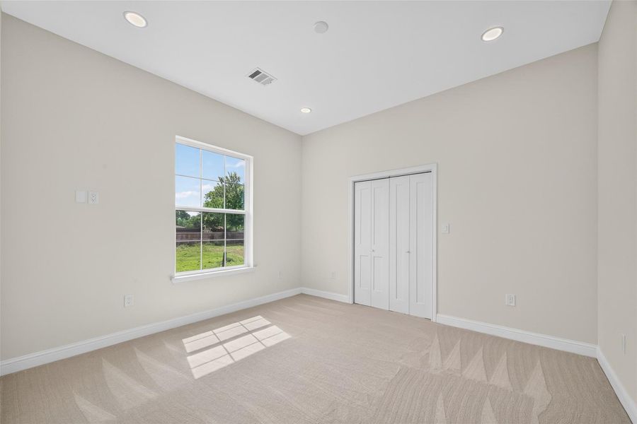 Spacious, unfurnished interior of a new home in , Hitchcock (Image 33).