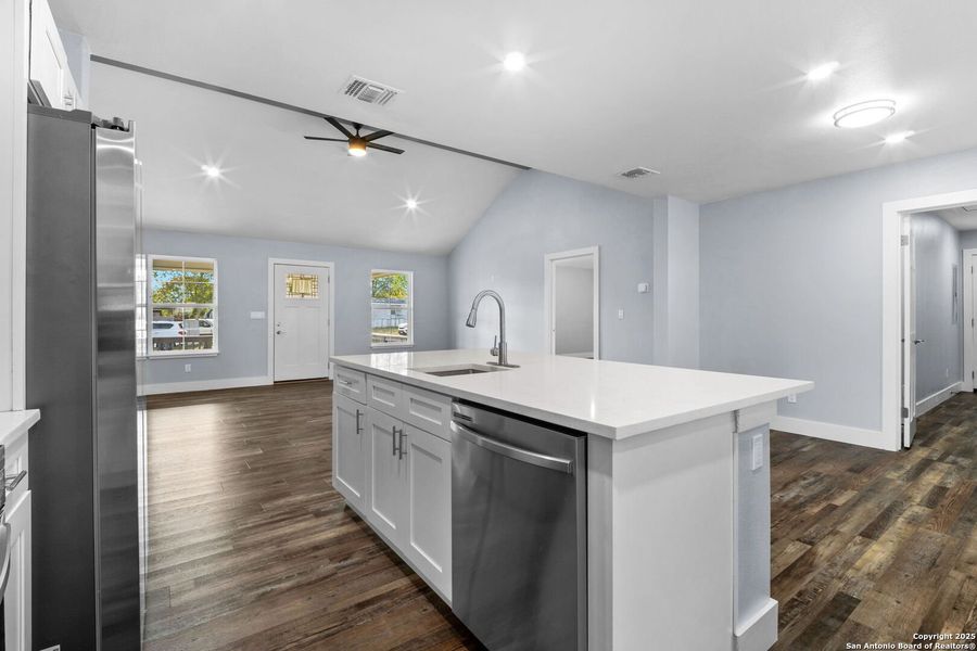 Furnished interior view inside a new home in , Bandera (Image 7).